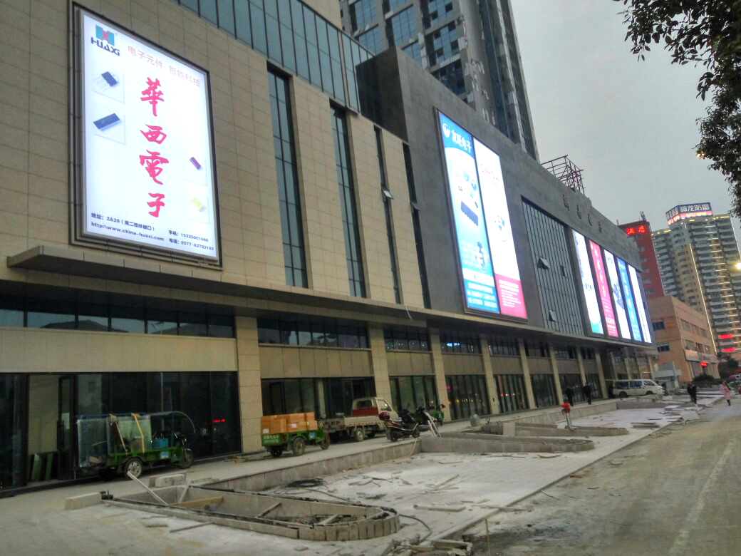 商場(chǎng)及市政工程外墻燈箱